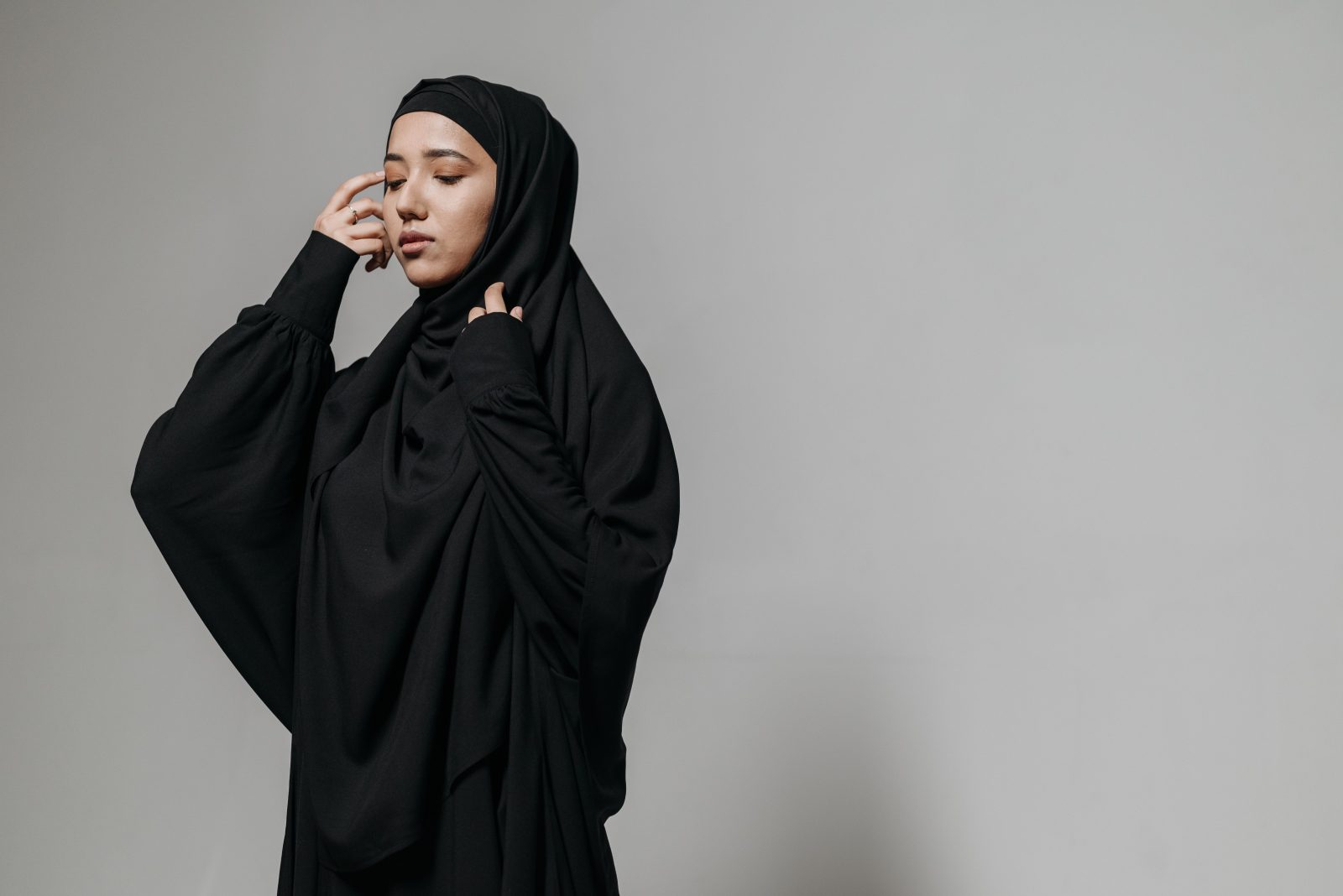 Abaya, c&rsquo;est quoi exactement en dehors d&rsquo;une robe longue ?