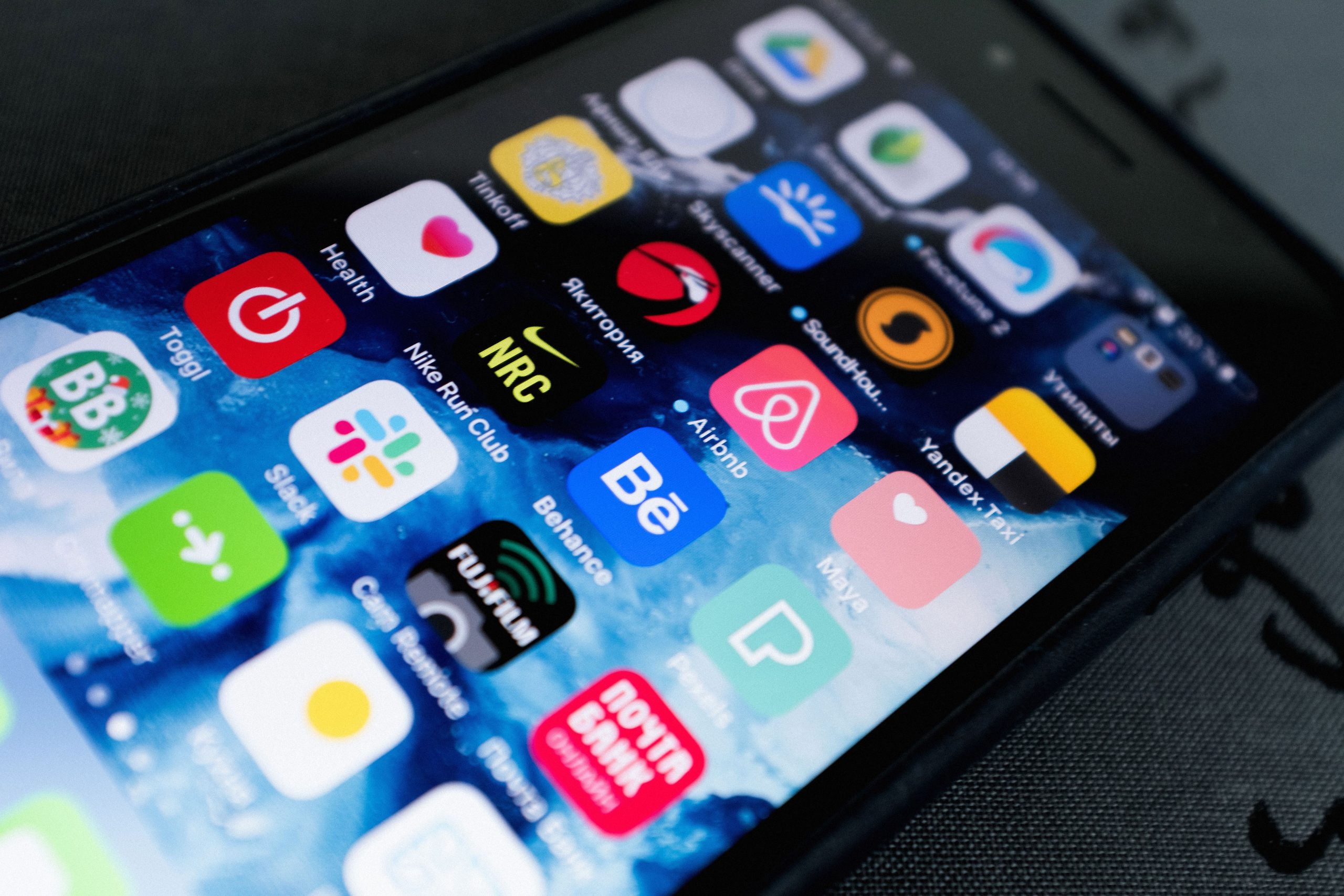 Icones applications multiples affichees sur telephone
