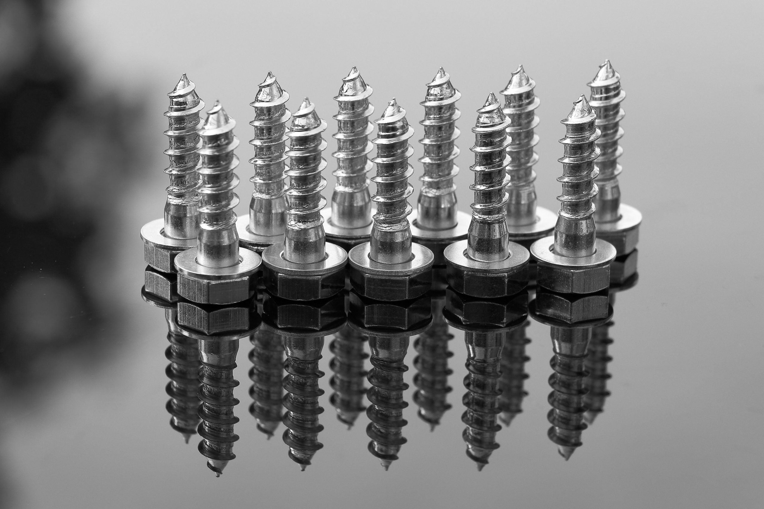Vis brillantes pour assemblage verrière