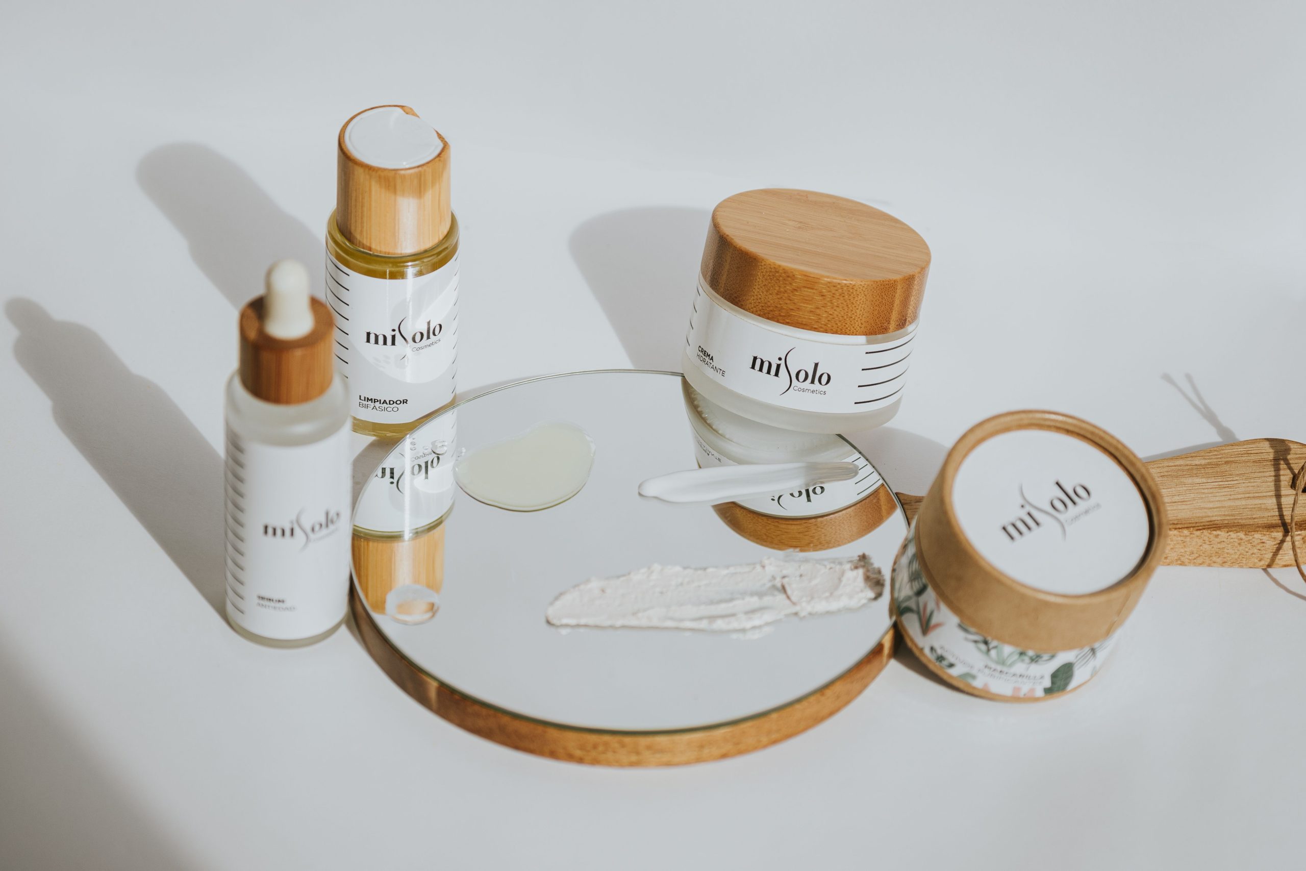 Produits soins écologiques packaging bambou miroir